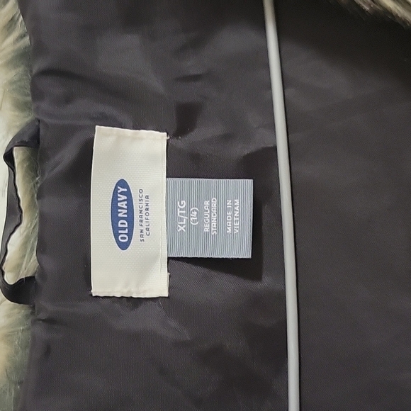 Old NAVY Faux-Fur Vest Youth Size XL(14) - Picture 4 of 6